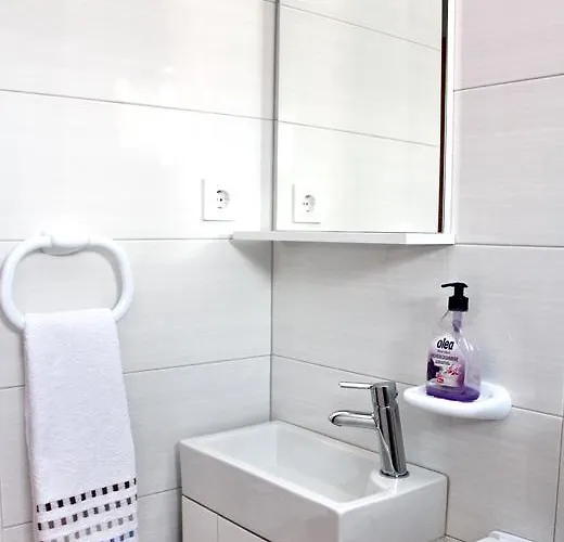 Nina * Σίμπενικ